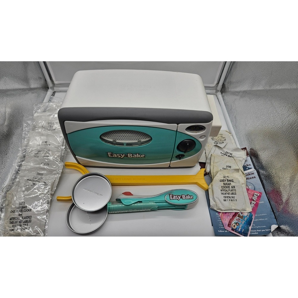 Easy-Bake Oven and Snack Center Teal White Electric Toy‎ with Pans and Mixes - Picture 4 of 16